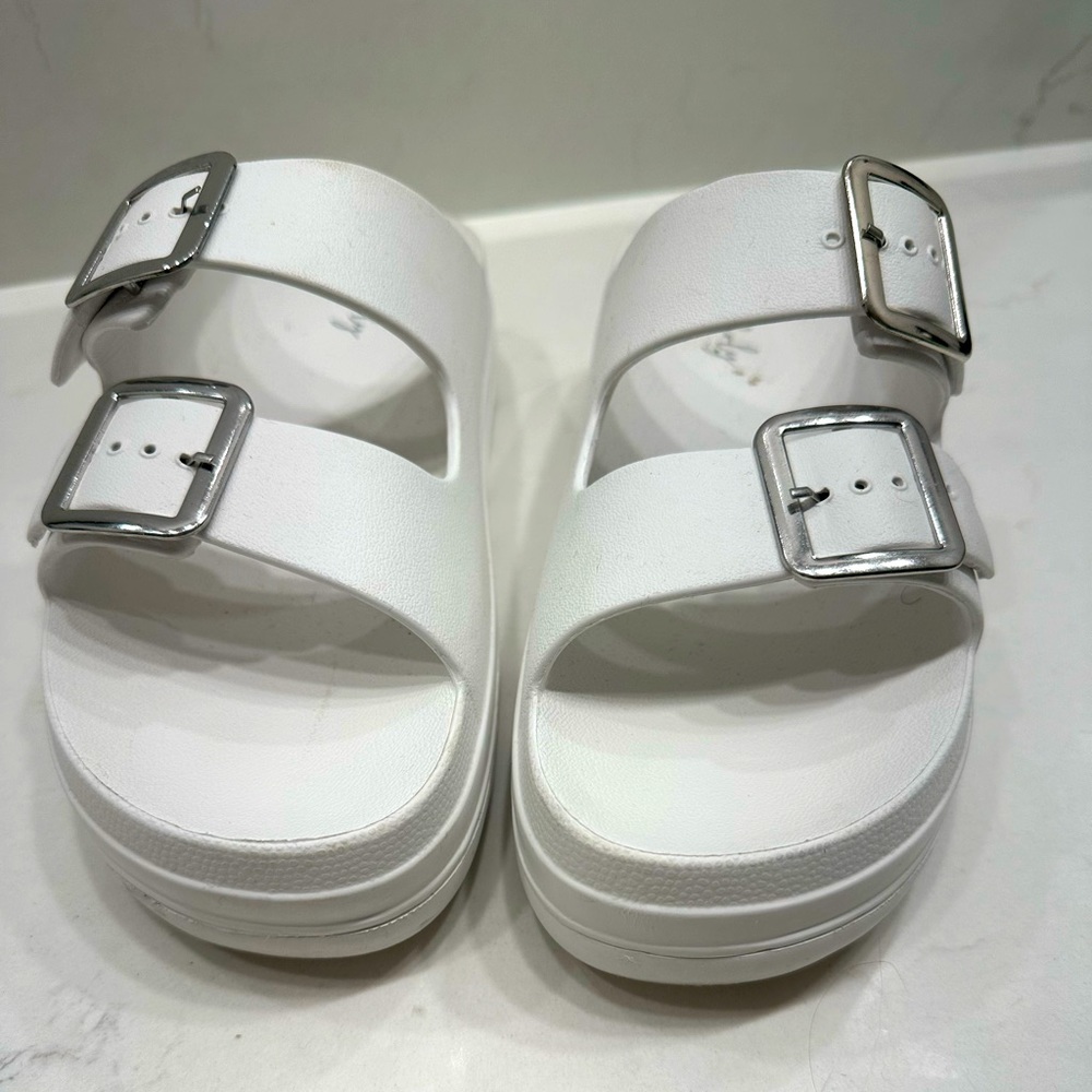 WONDERLU PLATFORM SANDAL with silver buckles